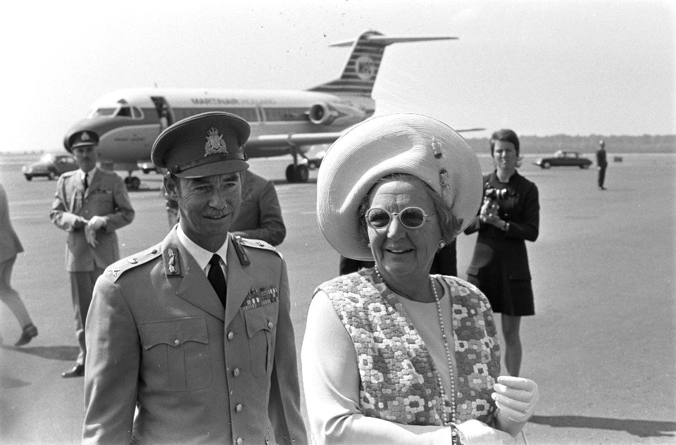 Koningin Juliana en op het vliegveld van Luxemburg, Bestanddeelnr 924-7099