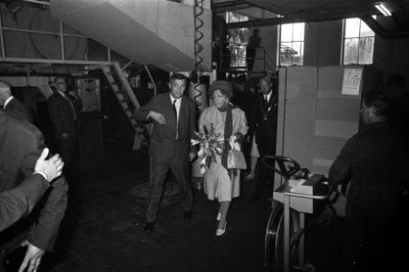 Koningin Juliana brengt bezoek aan Coevorden, Bestanddeelnr 925-8625