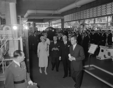 Koningin Juliana en prins Bernhard bezoeken de Expo 1958 in Brussel, Bestanddeelnr 909-6404