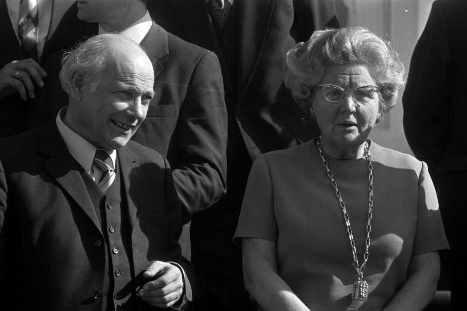 Koningin Juliana en premier Den Uyl, Bestanddeelnr 926-4042