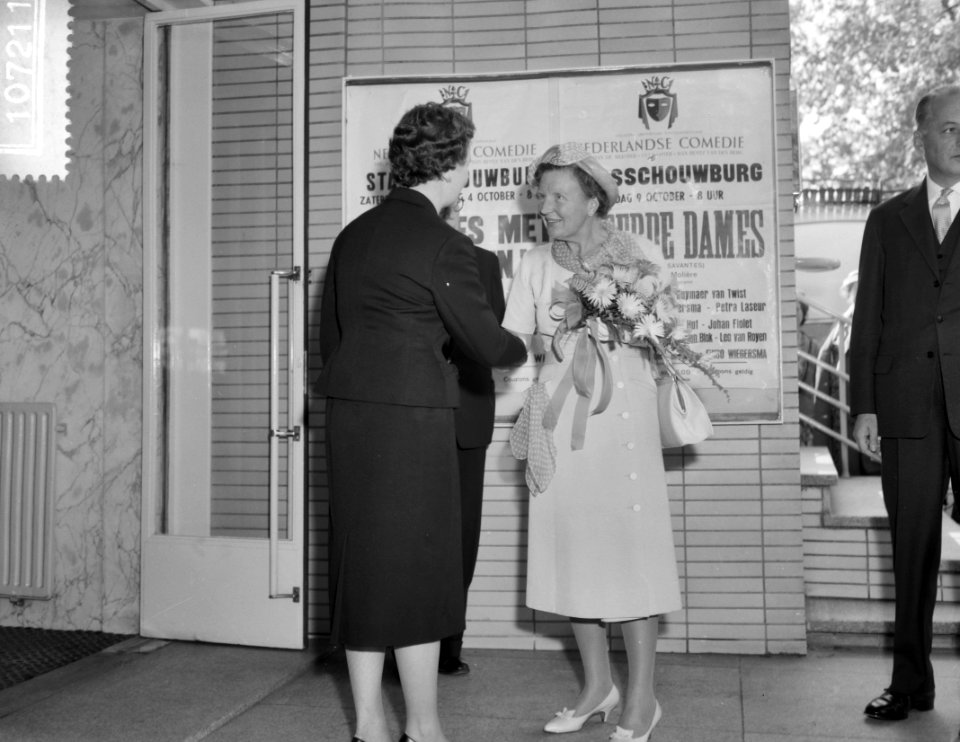 Koningin Juliana bij 10 jaar Nederlandse Gesprekcentrum Utrecht, Bestanddeelnr 910-7211