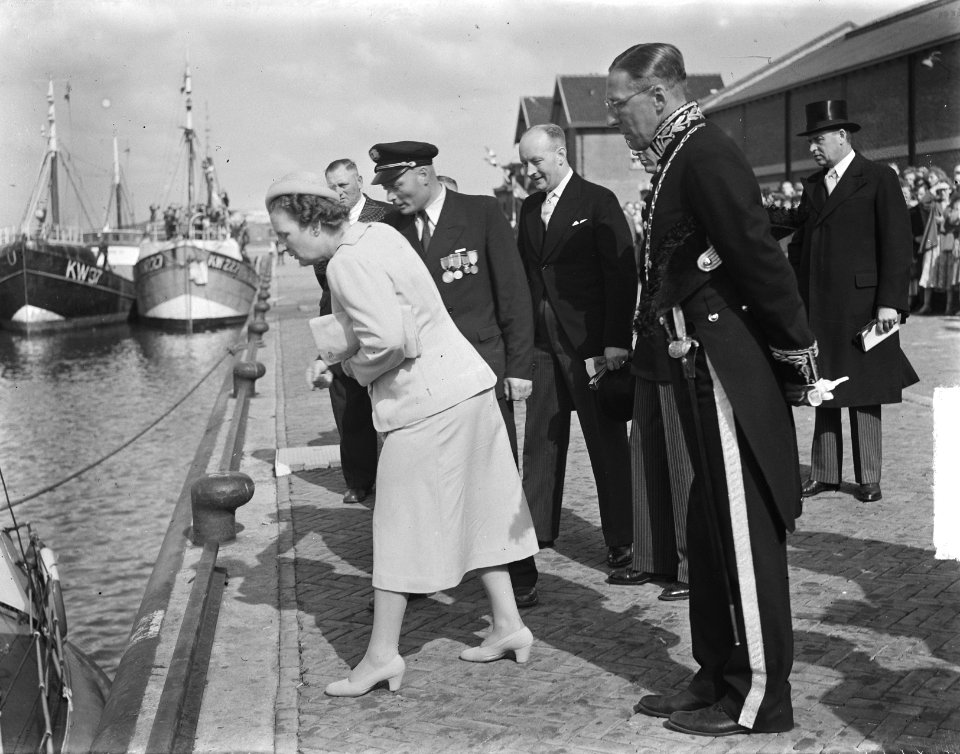 Koningin Juliana bij de walkant, Bestanddeelnr 903-4979