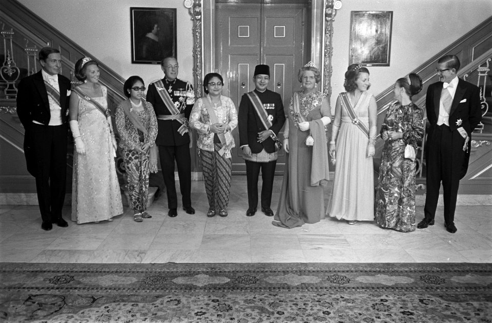 Koningin Juliana biedt President Soeharto een galadiner aan in Huis ten Bosch , , Bestanddeelnr 923-8164