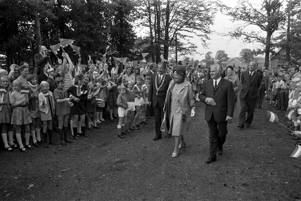 Koningin Juliana en de burgemeester, Bestanddeelnr 924-9984