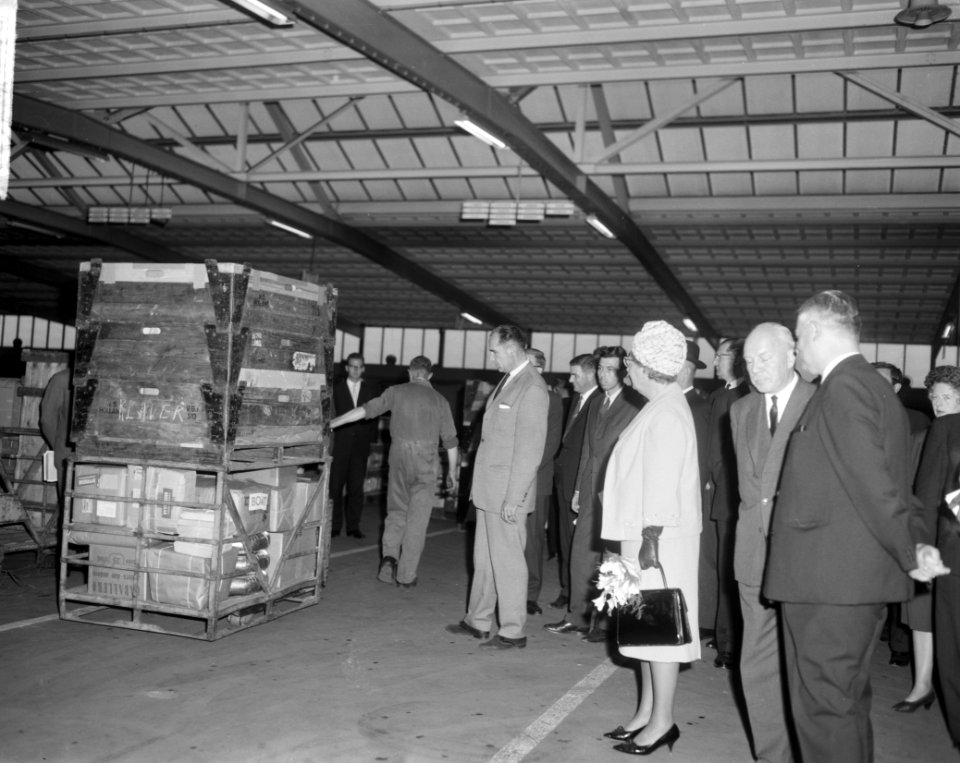 Koningin Juliana een dag te gast bij de NS tgv 125-jarig bestaan, Hare Majest, Bestanddeelnr 916-9259