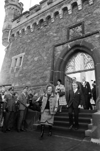 Koningin Juliana en prins Bernhard bezoeken Dillenburg, samen met president Heid, Bestanddeelnr 925-0837