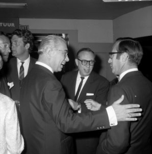 Koningin Juliana en prins Bernhard aanwezig bij premiere van film Elsa de Leeuw, Bestanddeelnr 919-3534