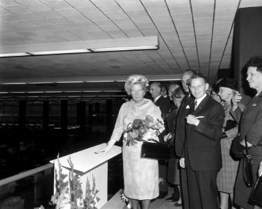 Koningin Juliana drukt op de knop, Bestanddeelnr 916-8533