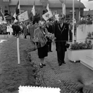 Koningin Juliana en prins Bernhard bezoeken de Kaasmarkt te Woerden, Bestanddeelnr 906-4751