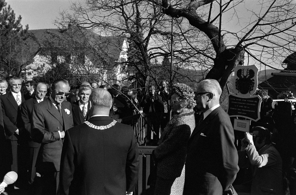 Koningin Juliana en prins Bernhard bezoeken Dillenburg, Bestanddeelnr 925-0839