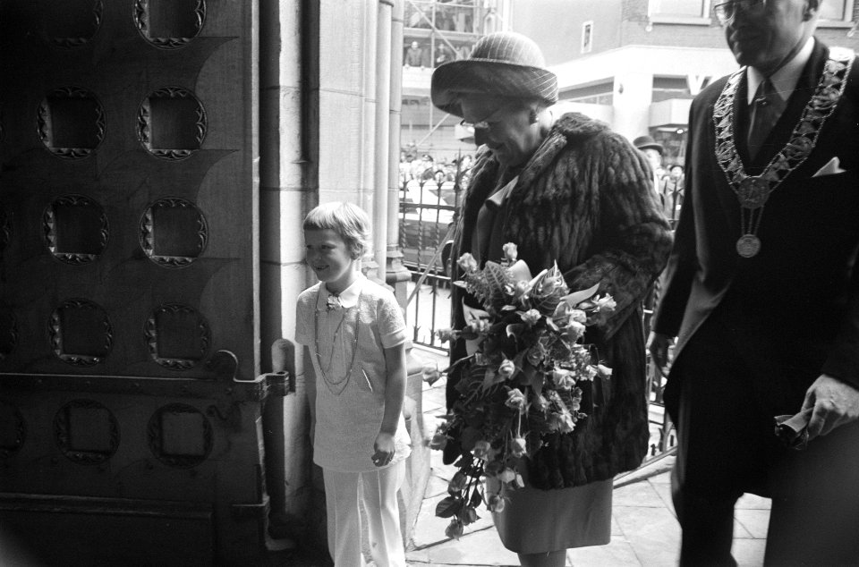 Koningin Juliana met burgemeester van Zwolle Drijber, Bestanddeelnr 923-4377