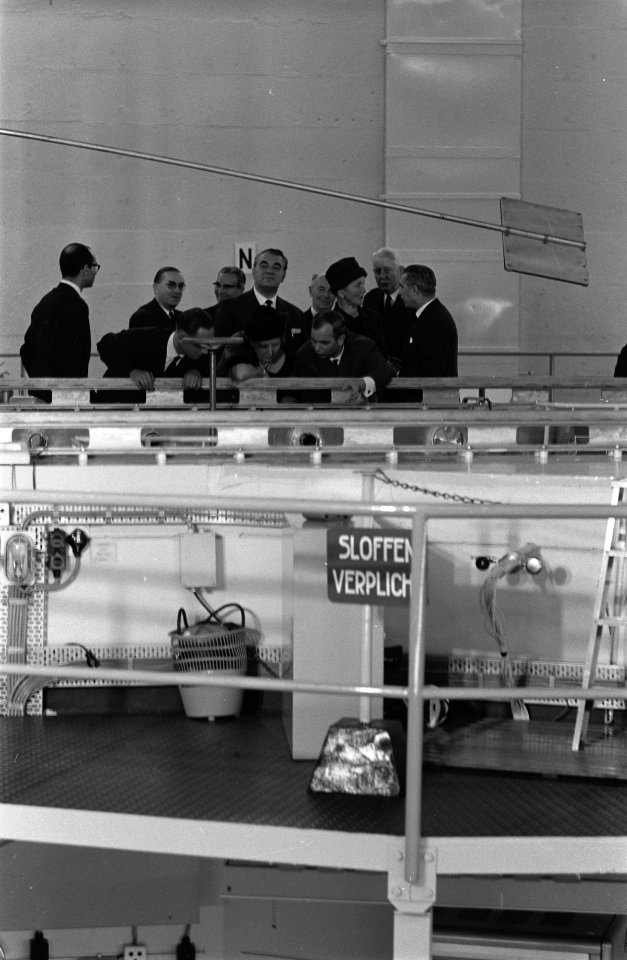 Koningin Juliana brengt een bezoek aan het Reactor-centrum te Petten, Bestanddeelnr 914-5224