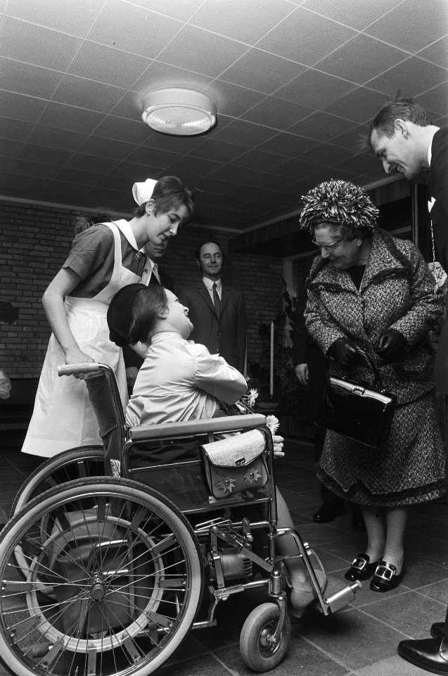 Koningin Juliana brengt werkbezoek aan Zuidelijk Westerkwartier in Groningen ko, Bestanddeelnr 924-0650