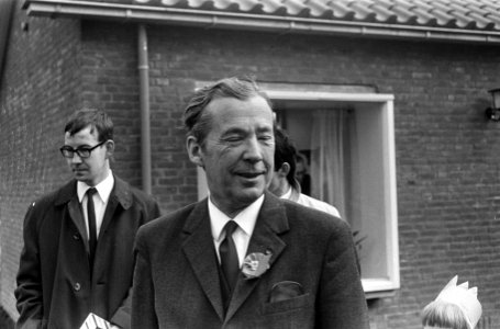 Koningin Juliana in Uddel, Burgemeester A. L. des Tombe van Apeldoorn, Bestanddeelnr 920-1946