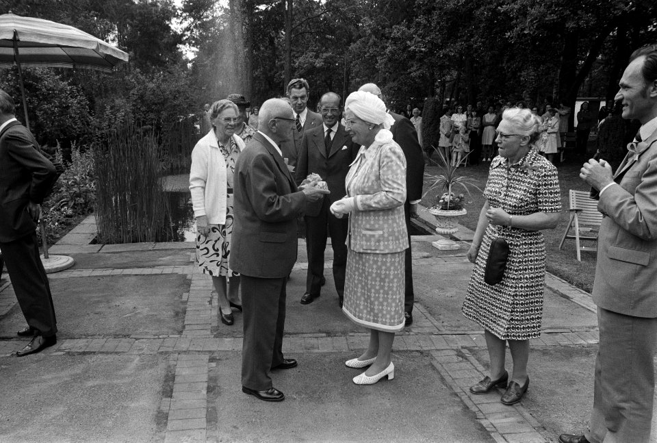 Koningin Juliana bezoekt provincie Drenthe, Bestanddeelnr 927-2672