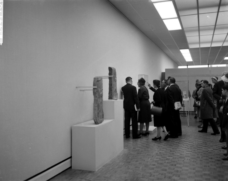 Koningin Juliana brengt een bezoek aan de tentoonstelling 7000 jaar Perzische Ku, Bestanddeelnr 914-4718