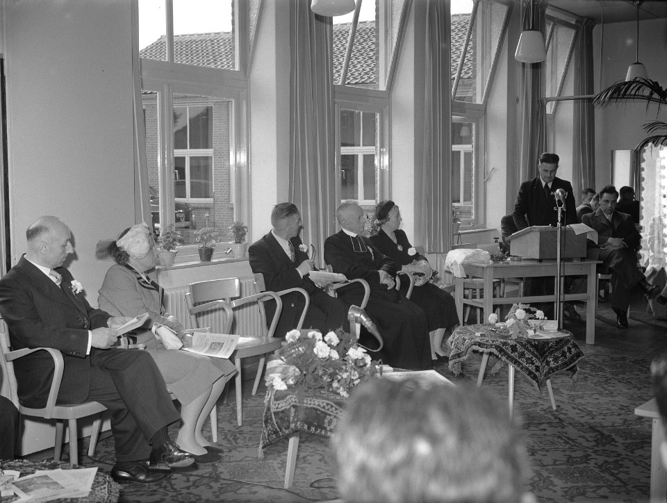 Koningin Juliana bezoekt Limburg. Sanatorium Zonlichtheide te Gennep, Bestanddeelnr 905-3171