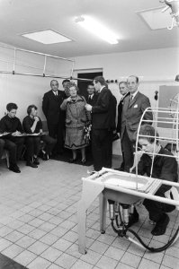 Koningin Juliana brengt werkbezoek aan Zuidelijk Westerkwartier in Groningen ko, Bestanddeelnr 924-0654
