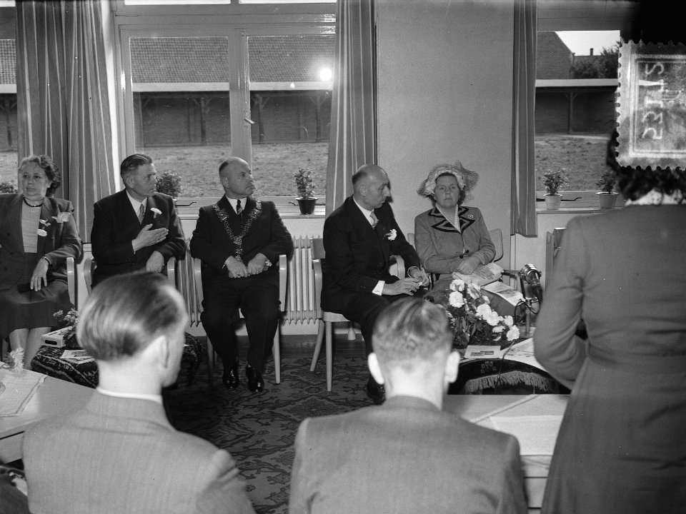 Koningin Juliana bezoekt Limburg. Sanatorium Zonlichtheide te Gennep, Bestanddeelnr 905-3172