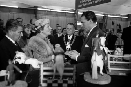 Koningin Juliana bezoekt Nu .... Breda 61 , Bestanddeelnr 912-7568