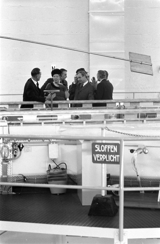 Koningin Juliana brengt een bezoek aan het Reactor-centrum te Petten, Bestanddeelnr 914-5230