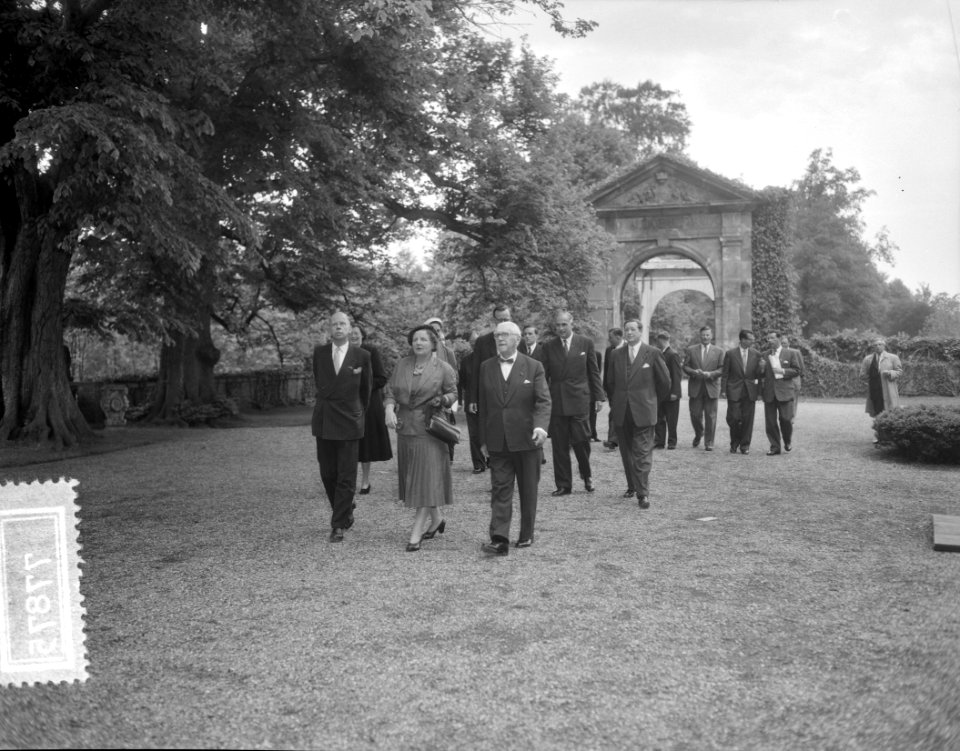 Koningin Juliana bezoekt Kasteel Nyenrode, Bestanddeelnr 907-7875