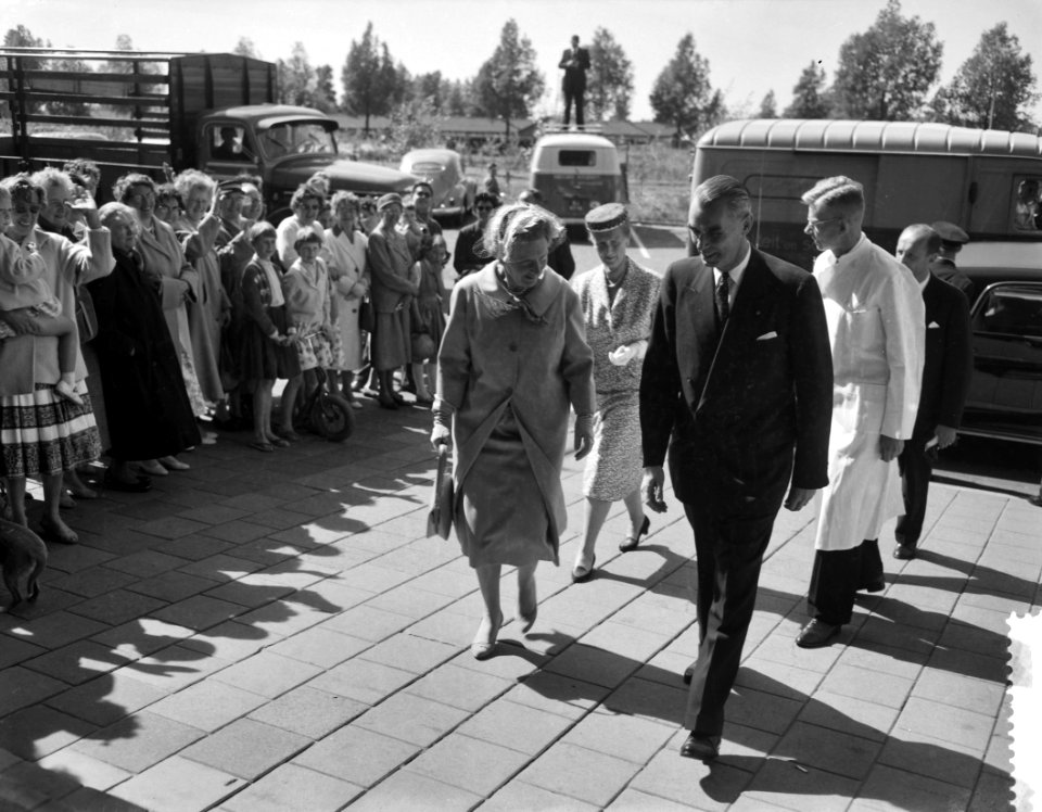 Koningin Juliana bezoekt het Sophiakinderziekenhuis te Rotterdam, Bestanddeelnr 910-4336
