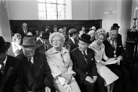 Koningin Juliana bij inwijding gerestaureerde synagoge van Liberaal Joodse Gemee, Bestanddeelnr 928-7636