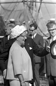 Koningin Juliana komt aan in Colijnsplaat, Bestanddeelnr 916-8401