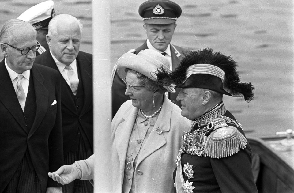 Koningin Juliana en koning Olav (rechts), Bestanddeelnr 916-8563