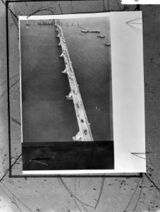 Koningin Juliana bij het openen van de Oosterscheldebrug luchtopname van de bru, Bestanddeelnr 918-5667