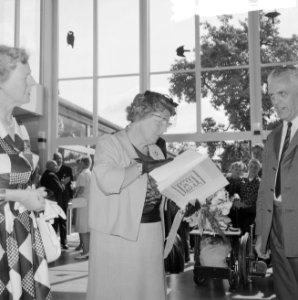 Koningin Juliana brengt een bezoek aan de Mythylschool te Utrecht, Bestanddeelnr 916-6091