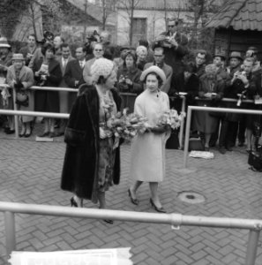 Koningin Juliana en Elisabeth op Keukenhof, Bestanddeelnr 913-8565