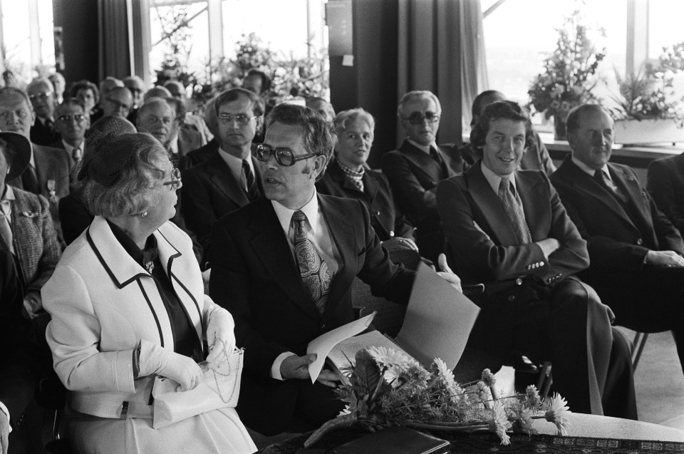 Koningin Juliana bij 75 jarig jubileum Sociale Verzekeringsbank in Amsterdam, ko, Bestanddeelnr 928-6181