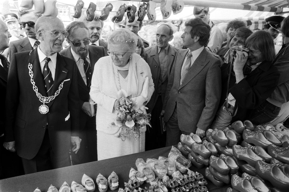 Koningin Juliana en burgemeester Van Hofwegen, Bestanddeelnr 929-7632