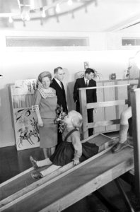 Koningin Juliana bezoekt het Burgerweeshuis in Amsterdam, Bestanddeelnr 913-4834