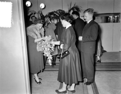 Koningin Juliana is in Utrecht aanwezig bij een uitvoering van het Nederlands St, Bestanddeelnr 907-5513