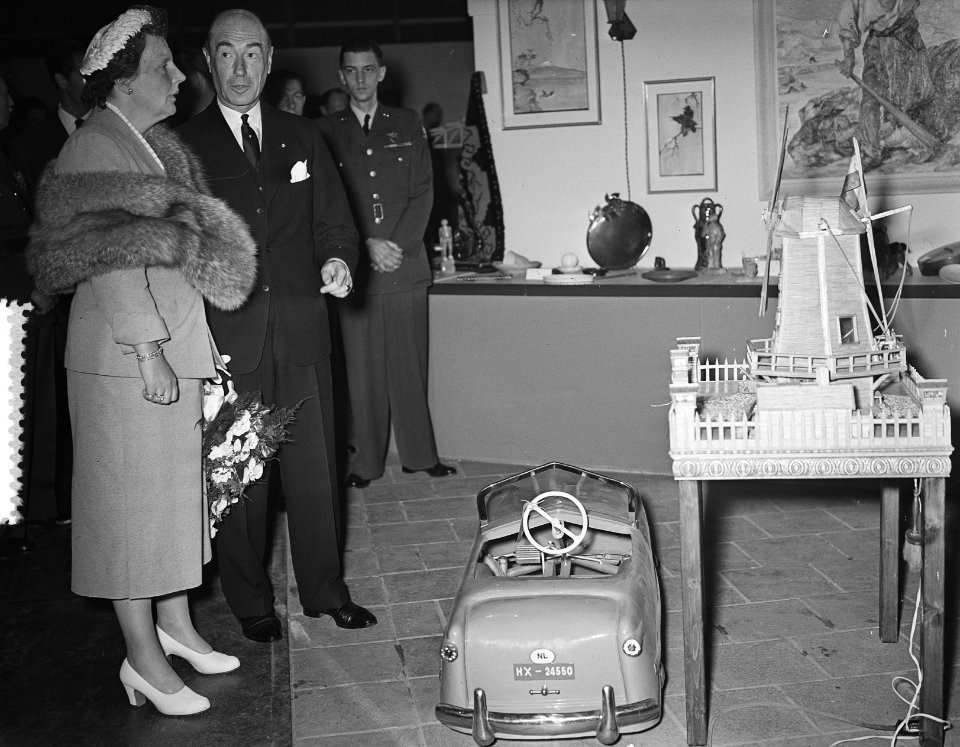 Koningin Juliana bezoekt het Ahoygebouw in Rotterdam, Bestanddeelnr 906-4974