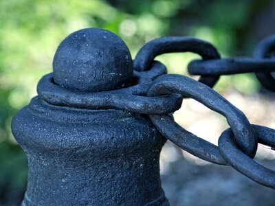 Chain pile iron chain photo