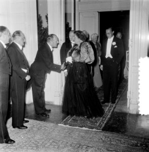 Koningin Juliana bezoekt het Concertgebouw, Bestanddeelnr 905-9440