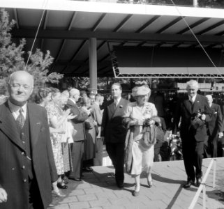 Koningin Juliana bezoekt FF Enschede, Bestanddeelnr 904-7406