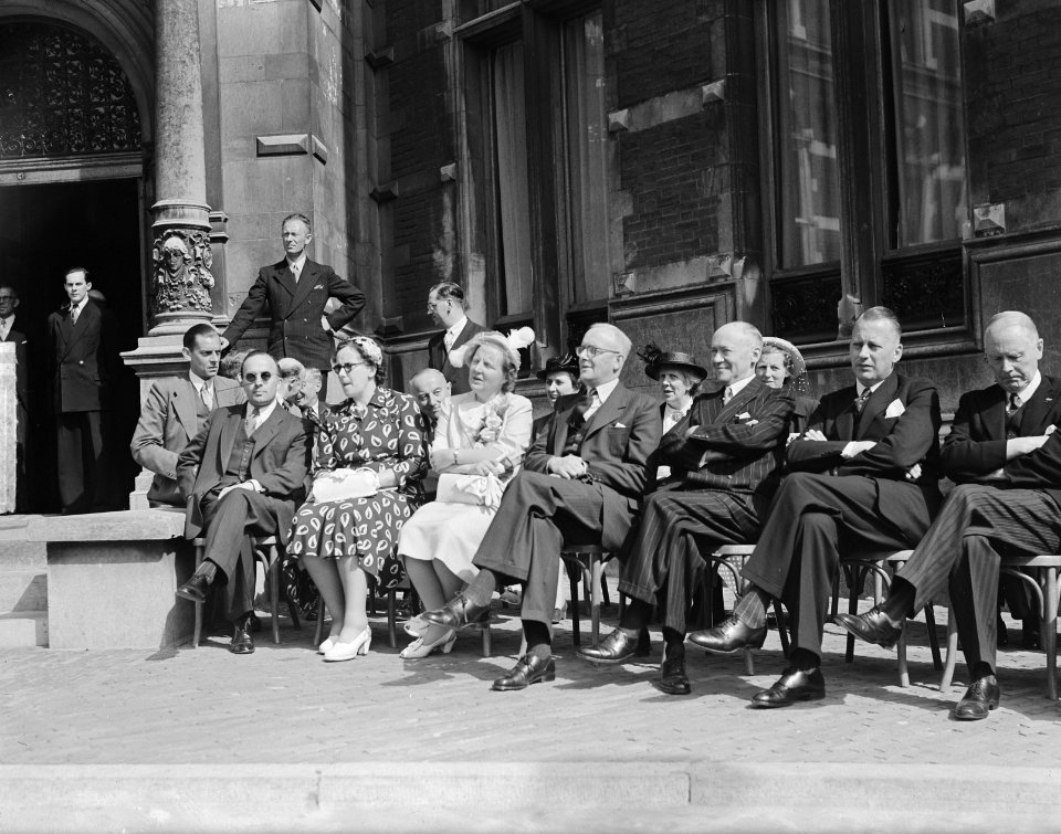 Koningin Juliana bij 1e lustrum Nederlandse Jeugd Gemeenschap te Utrecht, Bestanddeelnr 904-0551