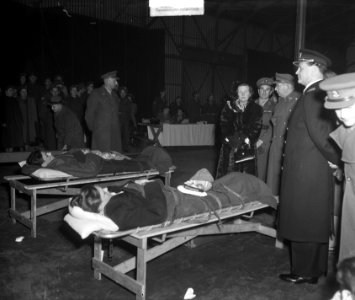 Koningin Juliana bij de terugkeer van het schip Groote Beer, koningin Juliana bi, Bestanddeelnr 903-7816