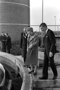 Koningin Juliana bezoekt Hoogheemraadschap van Rijnland, Bestanddeelnr 925-1566