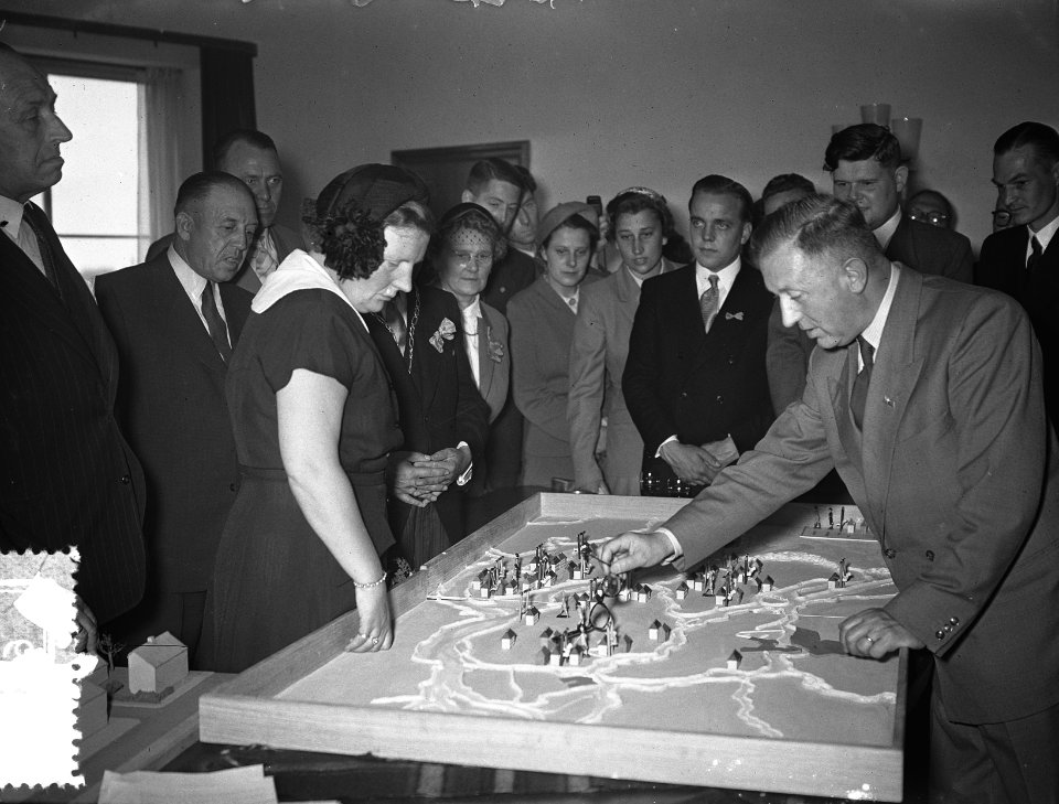 Koningin Juliana bezoekt het rampgebied in Zuid-Holland, Bestanddeelnr 906-5341