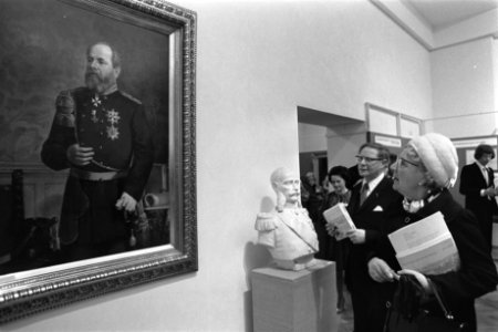 Koningin Juliana is op de tentoonstelling 'Luxemburg onder Oranje-Nassau 1815-18, Bestanddeelnr 927-5829