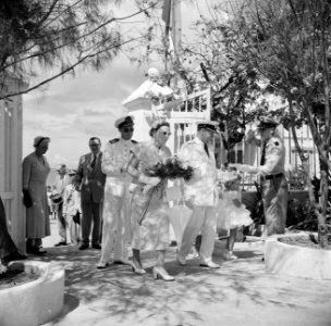 Koningin Juliana bij aankomst op Bonaire, Bestanddeelnr 252-3818