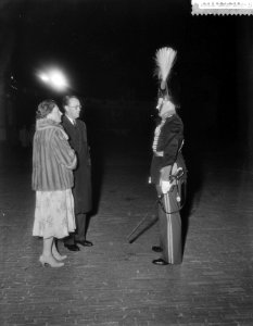 Koningin Juliana is 50 jaar geworden. Ter gelegenheid van de verjaardag wordt ee, Bestanddeelnr 910-3369