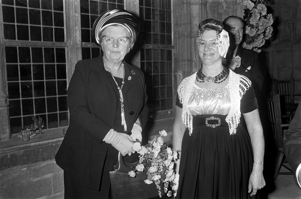 Koningin Juliana bezoekt Zeeland ter gelegenheid herdenking bevrijding van Zeela, Bestanddeelnr 922-9256