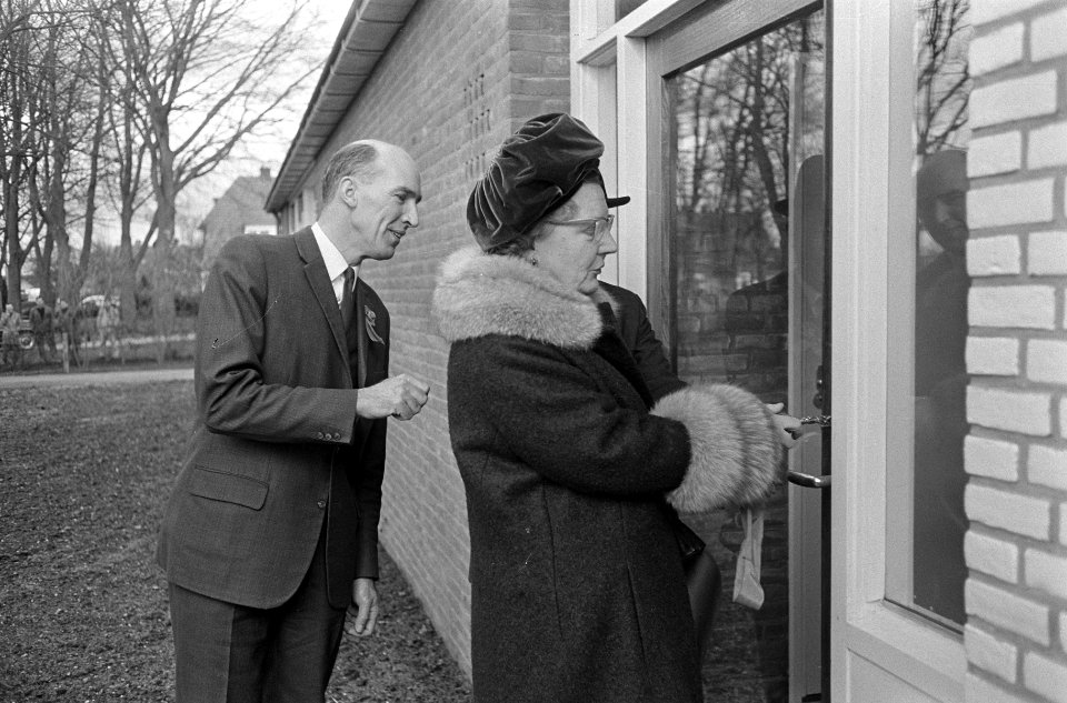 Koningin Juliana in Uddel, Hare Majesteit stelt het nieuwe gebouw in gebruik, Bestanddeelnr 920-1937